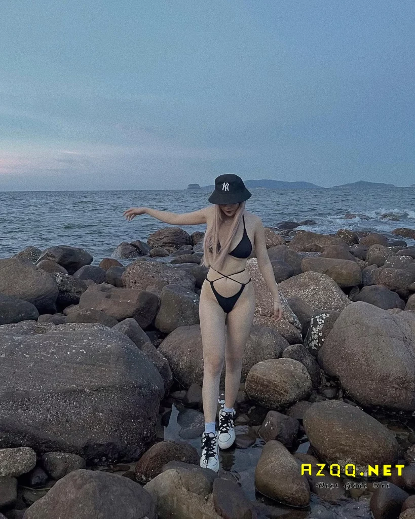 linh huong tran bikini 18