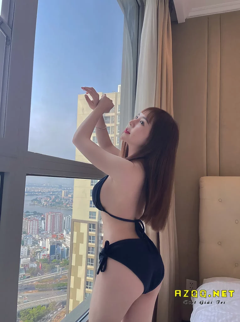 Trần Huyền Châu bikini sexy khoe thân thể gợi cảm