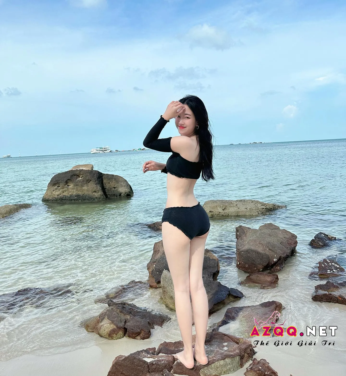 Nguyễn Phương Thảo Gãy TV mặc bikini màu đen với bờ mông căng mọng