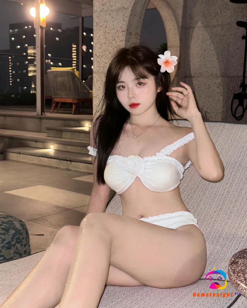 Ảnh Thanh Tuyền, Thanh Tuyến Gãy TV mặc bikini