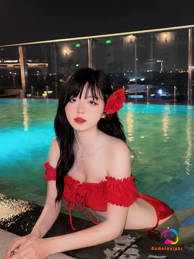 Ảnh Thanh Tuyền, Thanh Tuyến Gãy TV mặc bikini